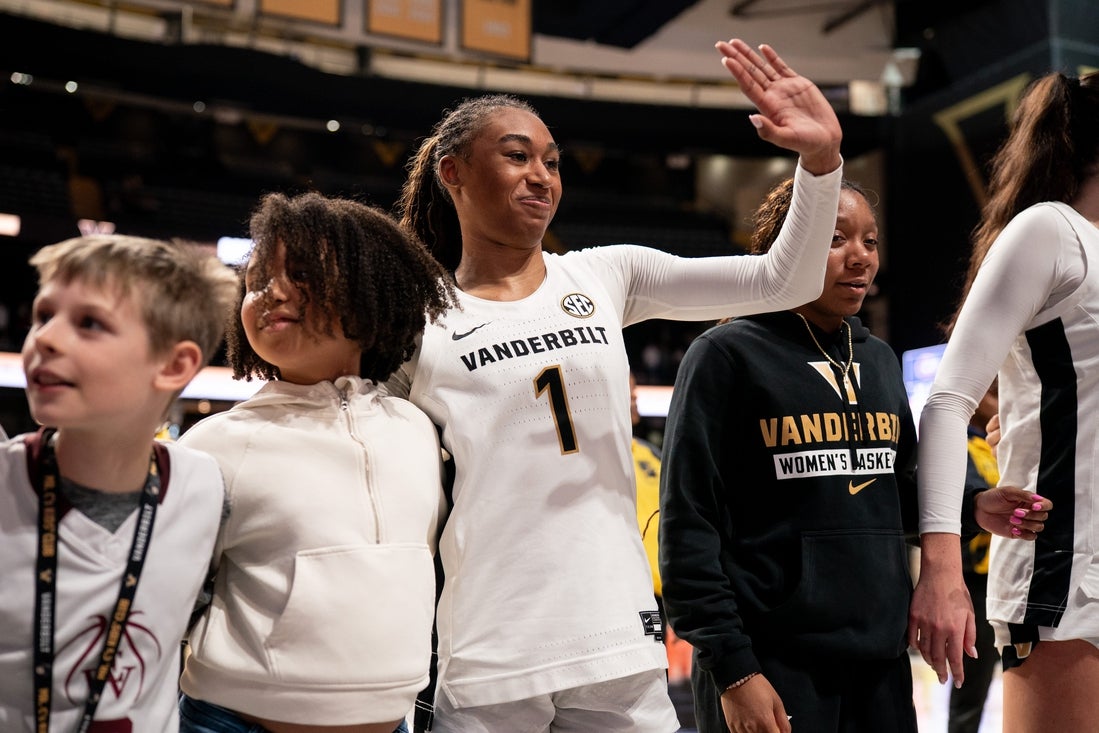 Pair of 30-point scorers carry No. 5 Vanderbilt past No. 10 Oklahoma