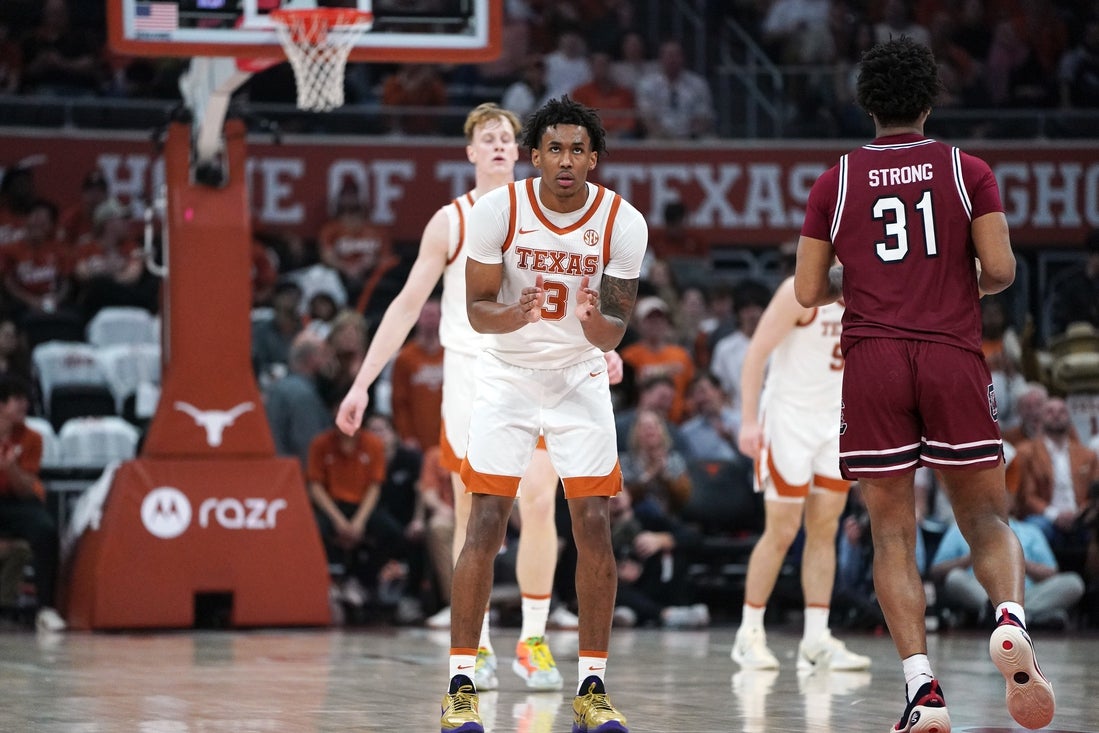 Dailyn Swain (double-double) leads Texas past South Carolina
