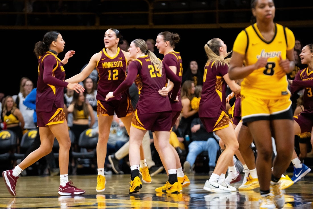 Women’s Top 25 roundup: Minnesota upsets No. 10 Iowa