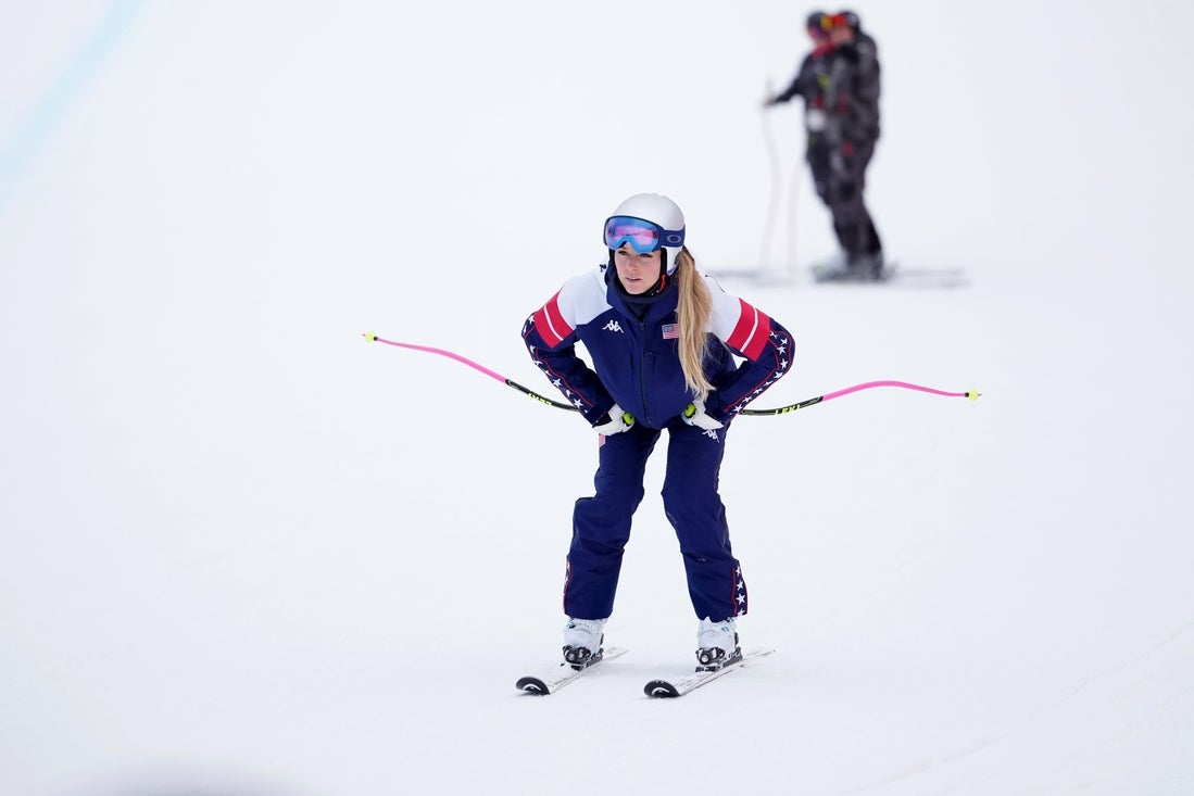 Injured Lindsey Vonn keeps medal hopes alive with strong training run