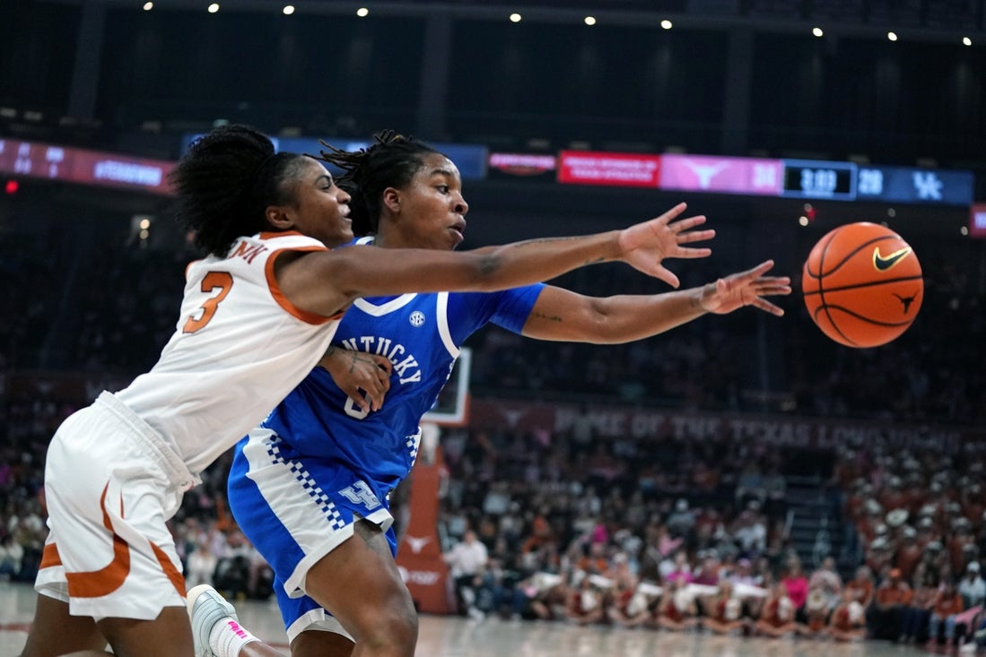 No. 4 Texas rides defense to victory over No. 18 Kentucky