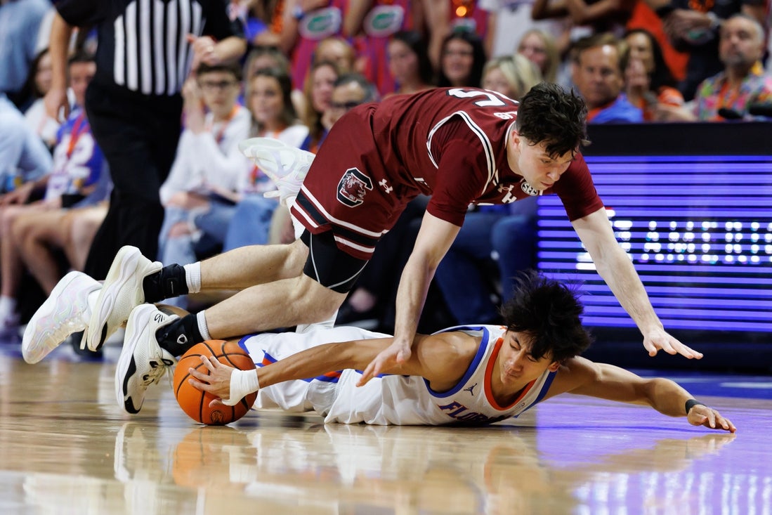No. 12 Florida powers to another easy win over South Carolina