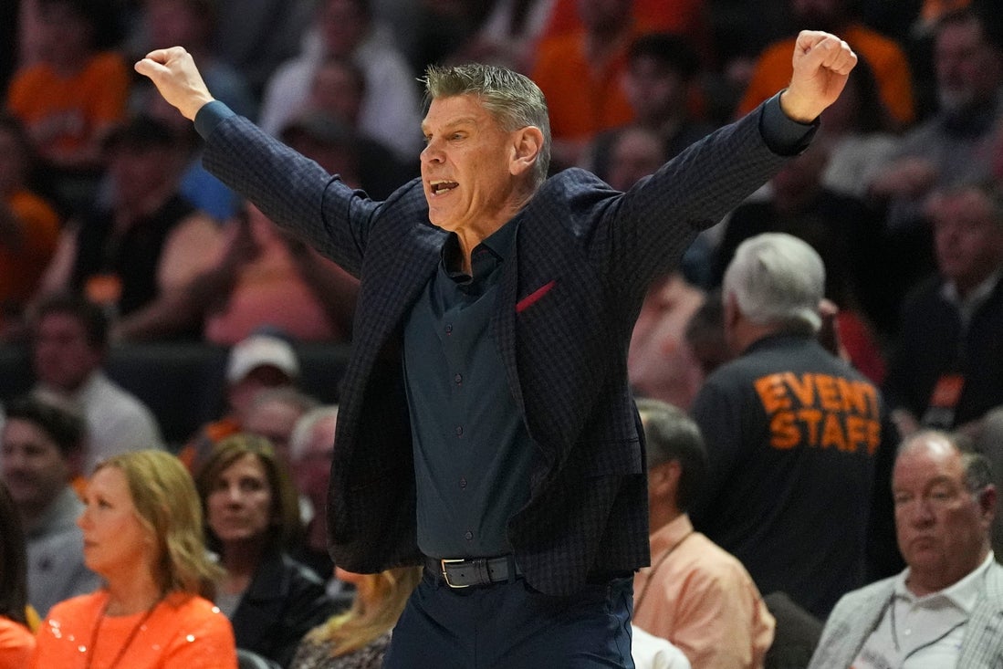 Oklahoma surges ahead early, cruises past LSU