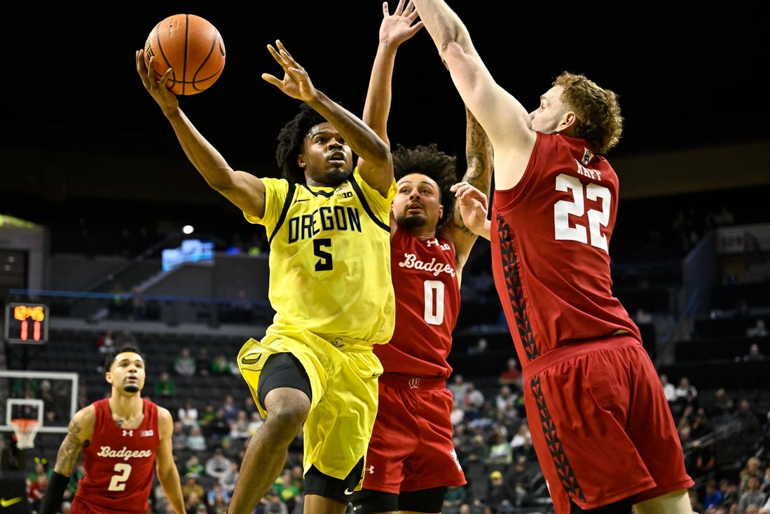 Oregon uses strong second half to take down Wisconsin