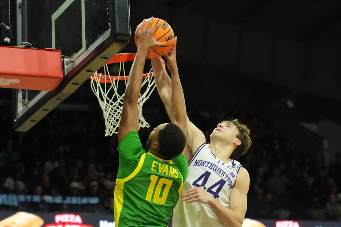 On his bobblehead day, Nick Martinelli lifts Northwestern over Oregon