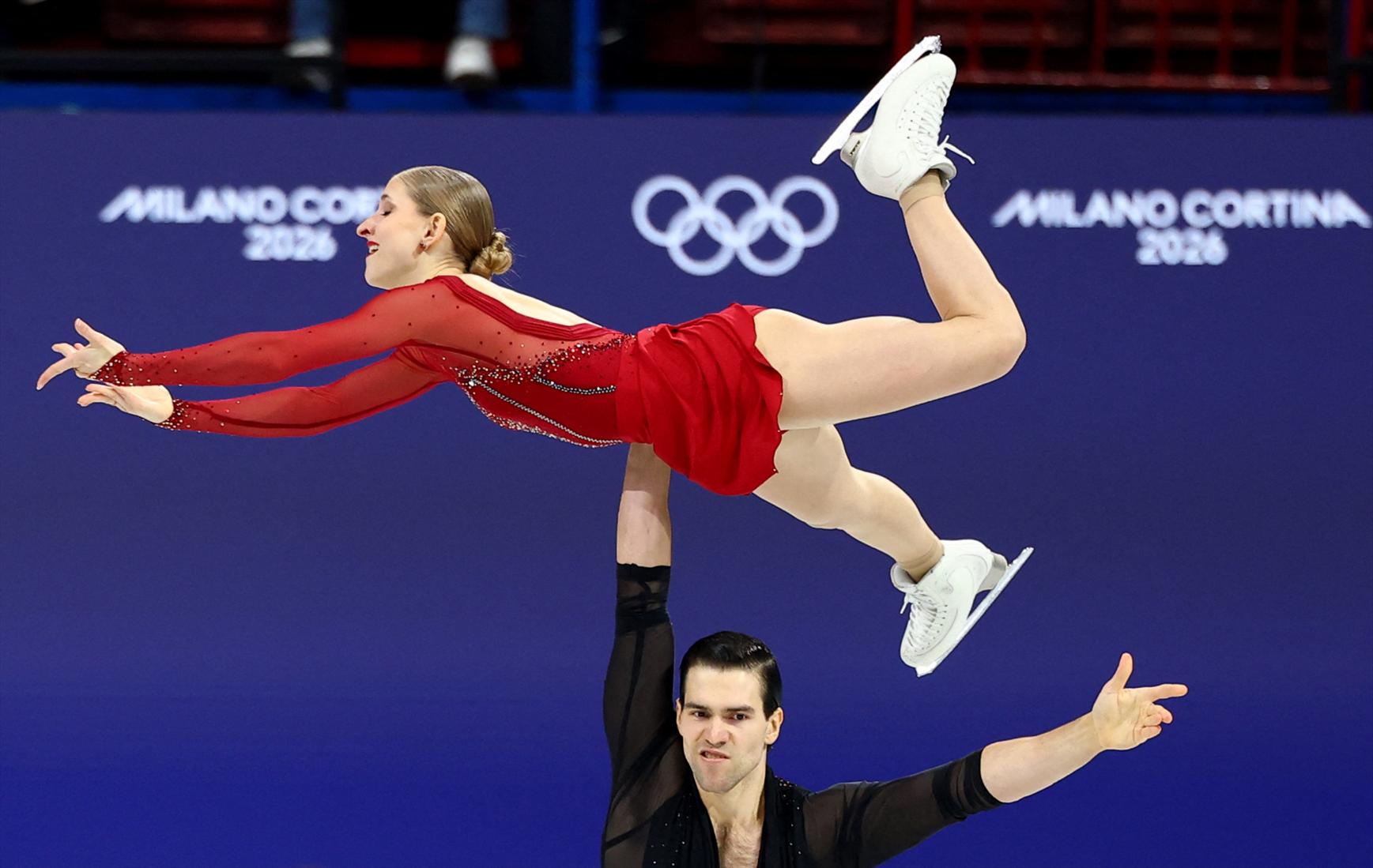 German duo seizes lead in Olympic pairs on error-filled night