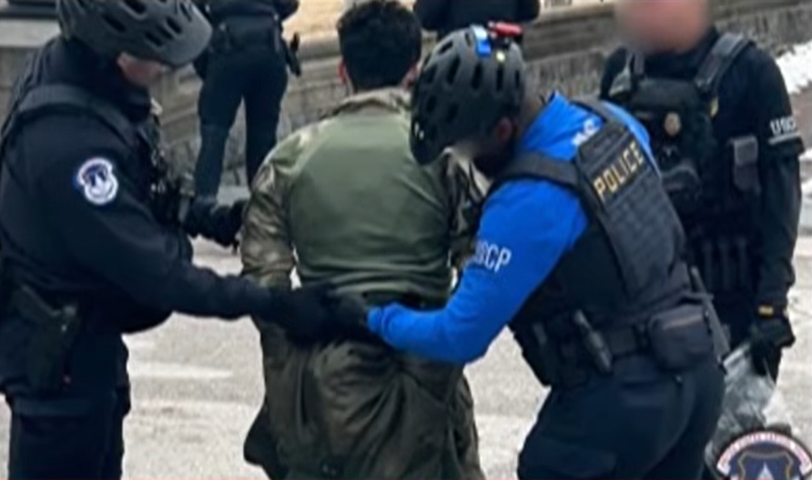 Armed 18-Year-Old Arrested After Rushing Toward U.S. Capitol With Shotgun