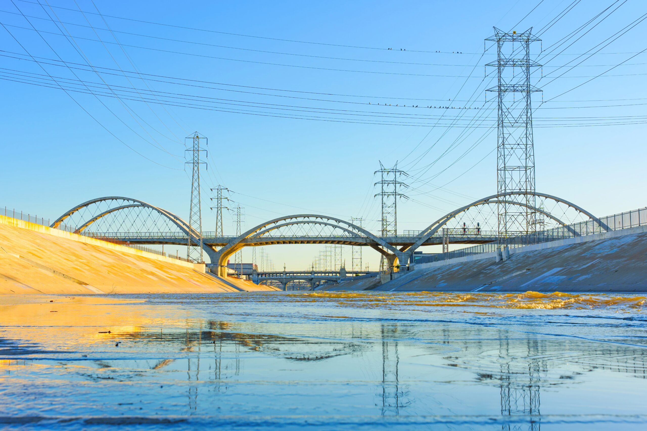 White House Weighs Forcing Tech Giants to Cover Full Utility Burden of Expanding AI Data Centers