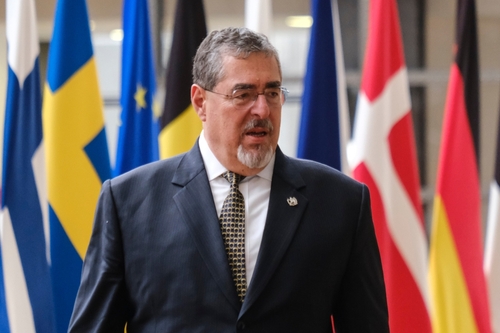 GUATEMALAN PRESIDENT ACCUSES THE ‘BARRIO 18’ GANG OF PLOTTING TO ASSASSINATE HIM