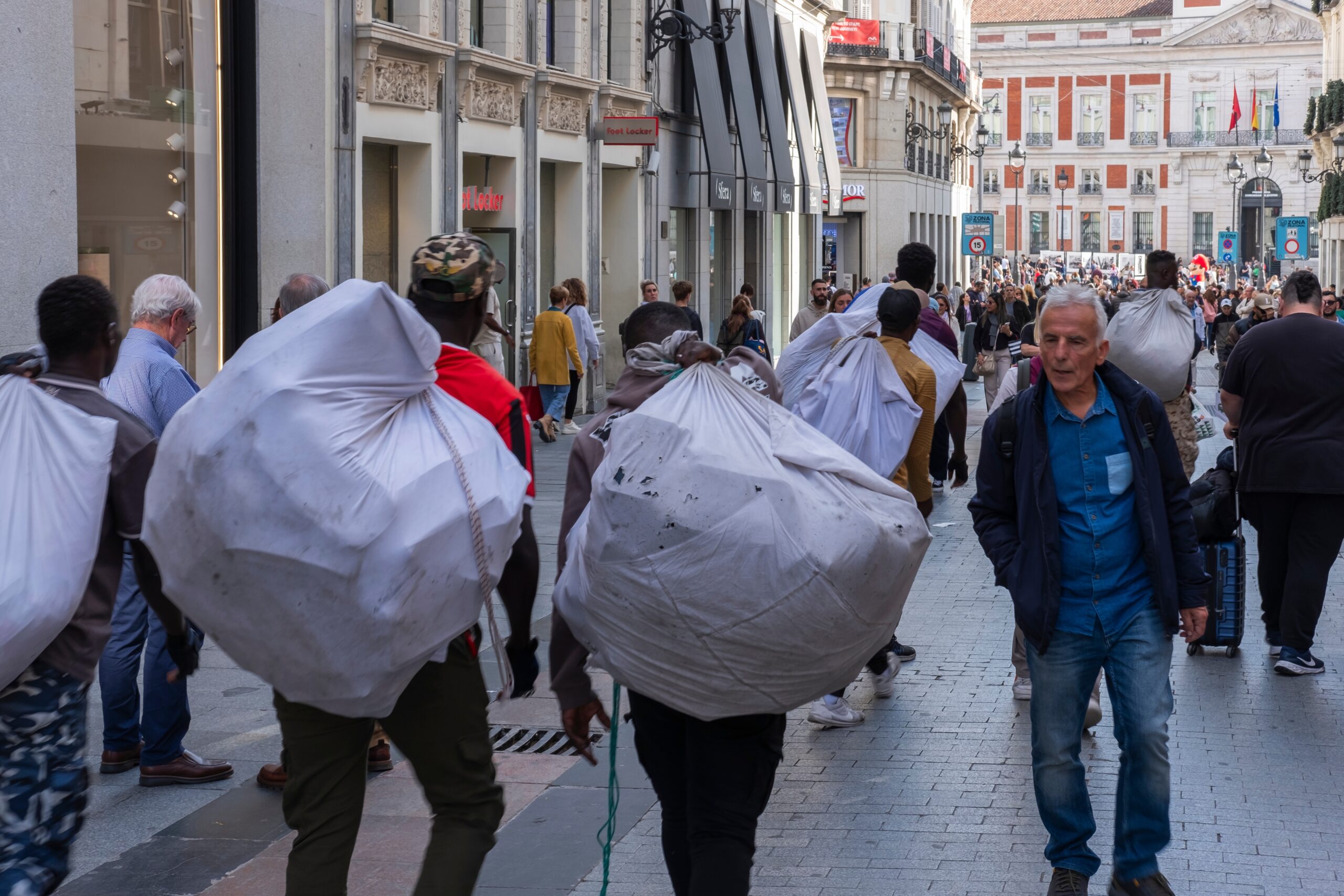 Spanish Police Assessment Warns Amnesty Plan Could Grant Residency to Up to 1.35 Million