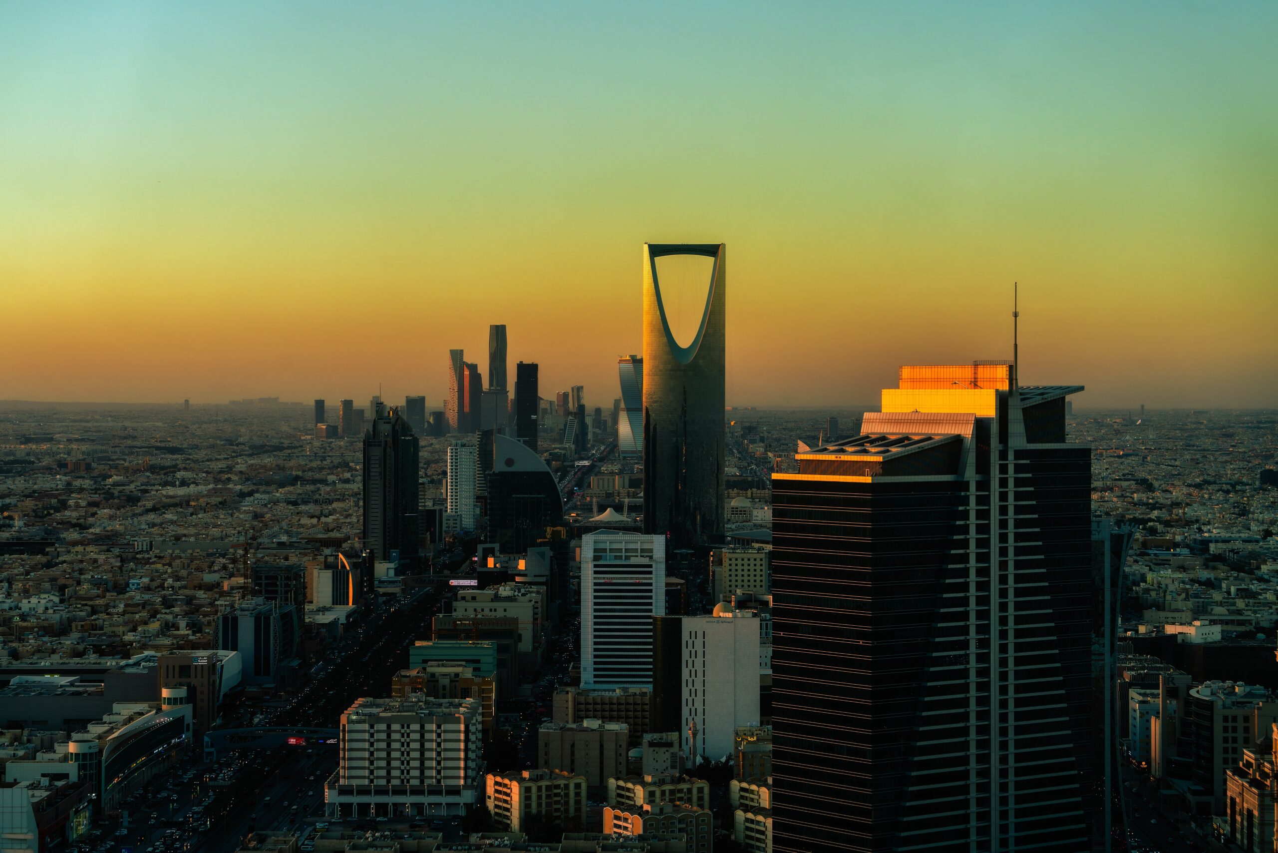 Gulf States Condemn Iranian Missile Strikes as Saudi Arabia Pledges Full Support and Right to Retaliate