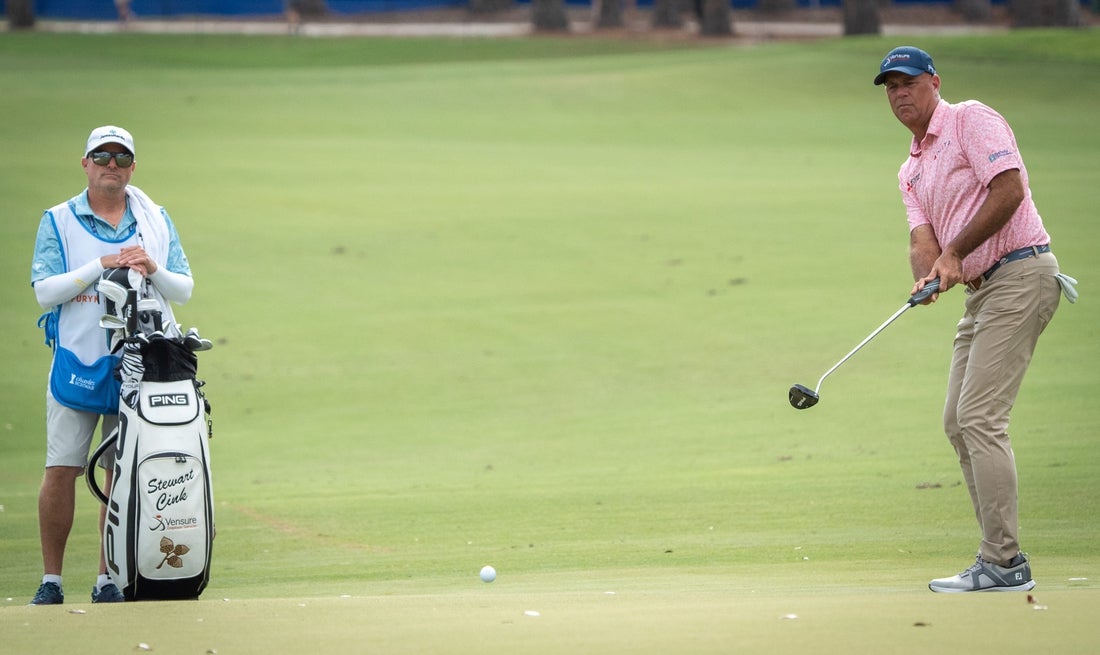 Stewart Cink leads at Hoag after albatross on 18