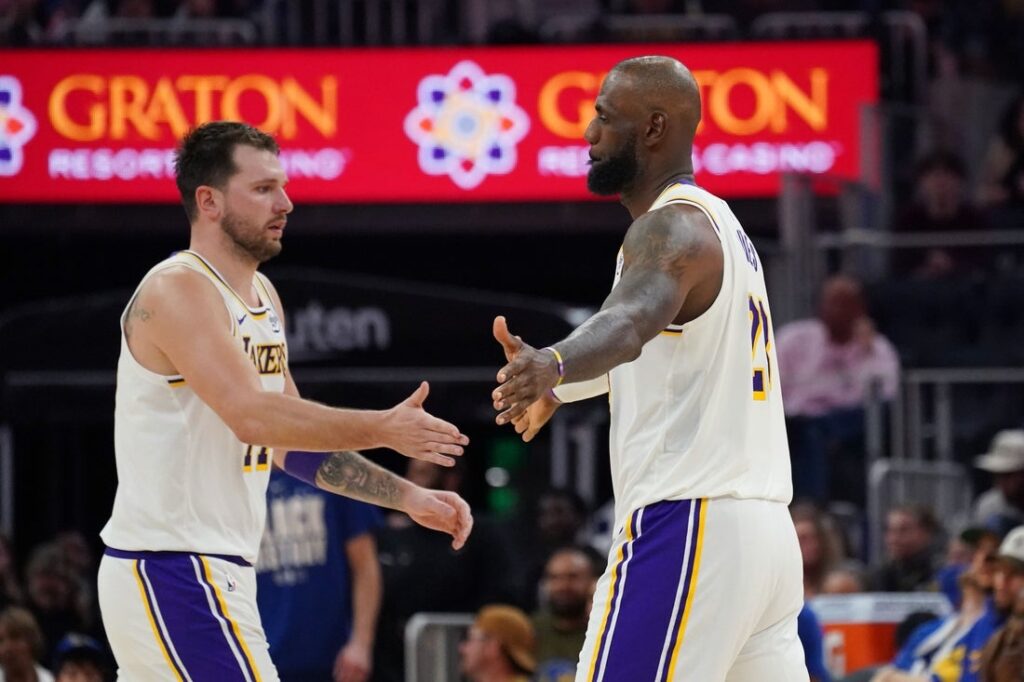 Lakers, with stars back together, take on lowly Kings – [your]NEWS