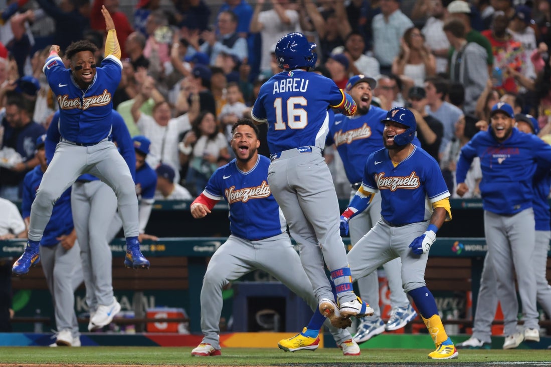 Wilyer Abreu’s HR carries Venezuela into WBC semis over Japan