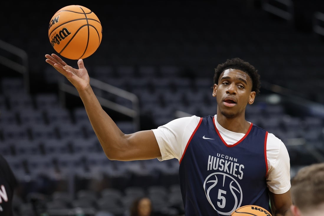 UConn, Michigan State muscle up in East Region semis