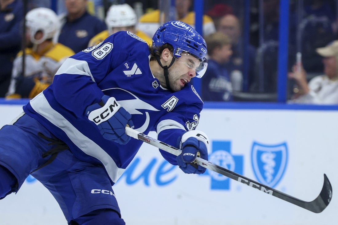 Atlantic rivals Lightning, Canadiens face off in crucial contest