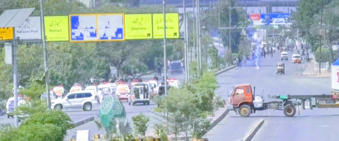 Deadly Clashes Erupt in Karachi After Protesters Storm U.S. Consulate