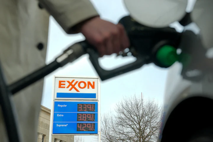U.S. Gasoline Prices Surge Past $3.50 Per Gallon as Iran War Fuels Global Oil Supply Fears