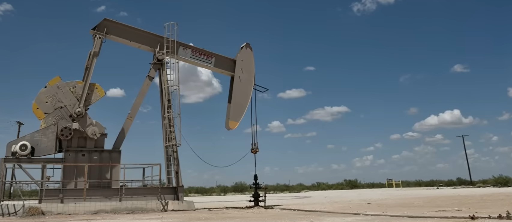 Oil Prices Surge as Middle East Conflict Widens and Threatens Global Supply Routes