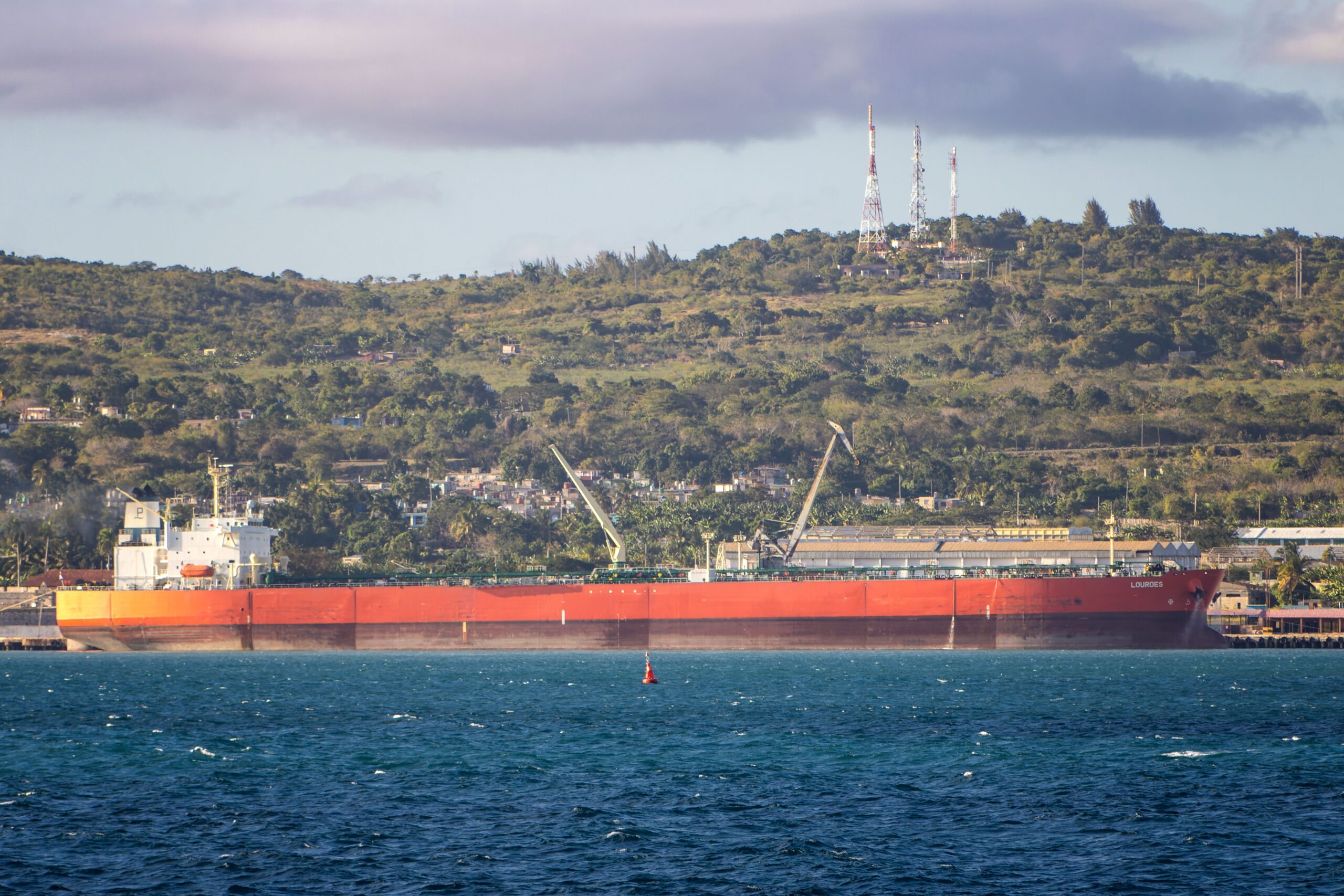 U.S. Fuel Shipments to Cuban Private Firms Expand Amid Ongoing Restrictions on State Supply