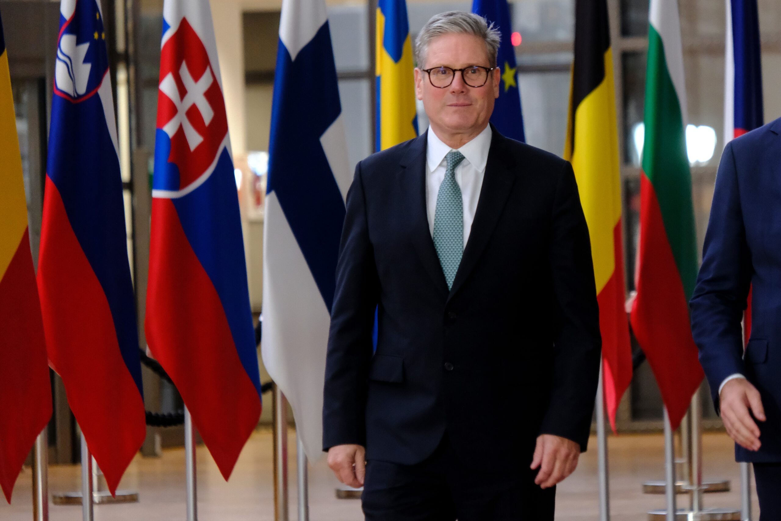 Europe Aligns With U.S. as Iran Threatens Global Oil Artery, Starmer Leads Unified Response