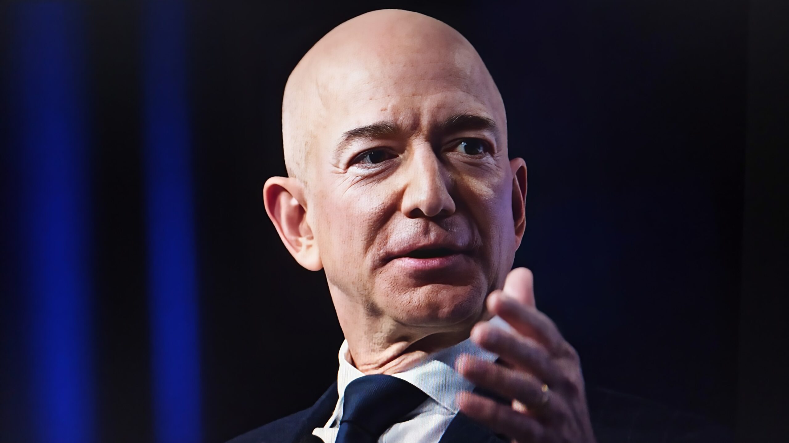 Bezos Pursues $100 Billion AI Manufacturing Fund as Automation Push Expands