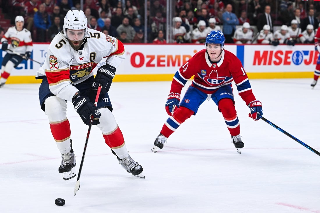 Canadiens, Cole Caufield shooting for goals against Panthers