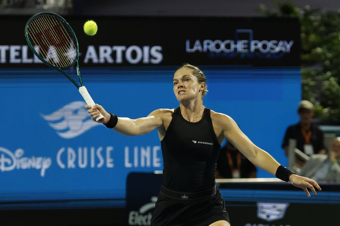 Caty McNally beats Victoria Mboko in Madrid for 1st top-10 win