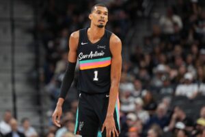 Victor Wembanyama scores 40 points as Spurs take down Mavericks