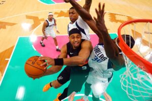 Spurs swingman Keldon Johnson wins NBA's Sixth Man award