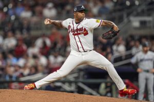 Braves put closer Raisel Iglesias on IL, Robert Suarez to close