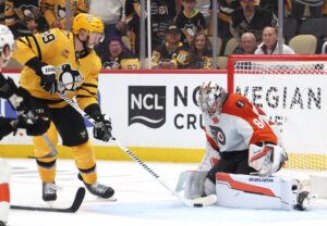 Flyers aim to take 2-0 lead over rival Penguins