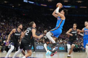 Shai Gilgeous-Alexander pours in 42 points as Thunder beats Suns