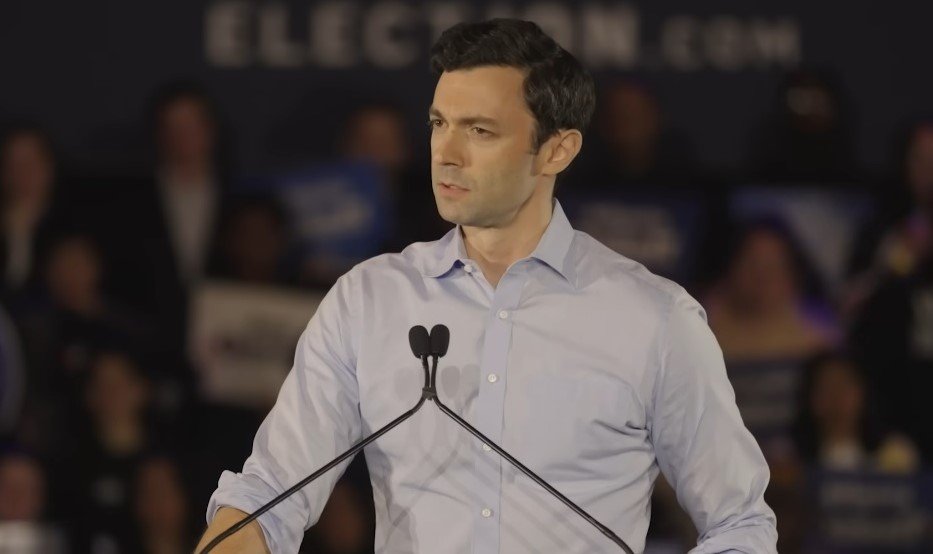 U.S. Senator Condemns Billionaires, Accepts Campaign Donations from Billionaires: Report