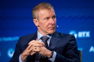 United CEO Reveals Attempted Merger With American Airlines as Industry Pressures Mount