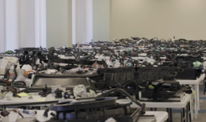 American YouTuber Showcases China’s High-Tech Cars to Global Visitors, Highlighting Growing Gap With U.S. Market