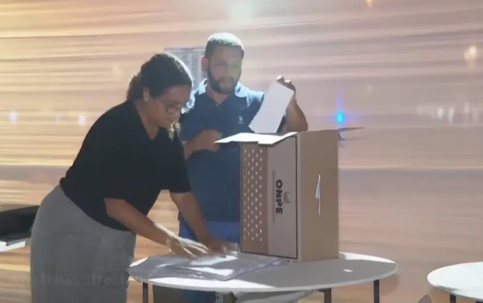 Voting Extended in Peru as Logistical Failures Complicate High-Stakes Presidential Election