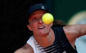 Iga Swiatek Forced to Retire from Madrid Open as Ann Li Advances to Last 16