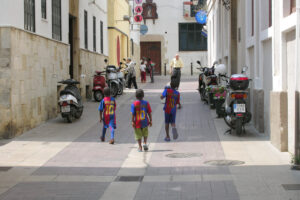 Spanish Youth Overwhelmingly Reject Sánchez Plan to Legalize 500,000 Illegal Migrants, Poll Finds