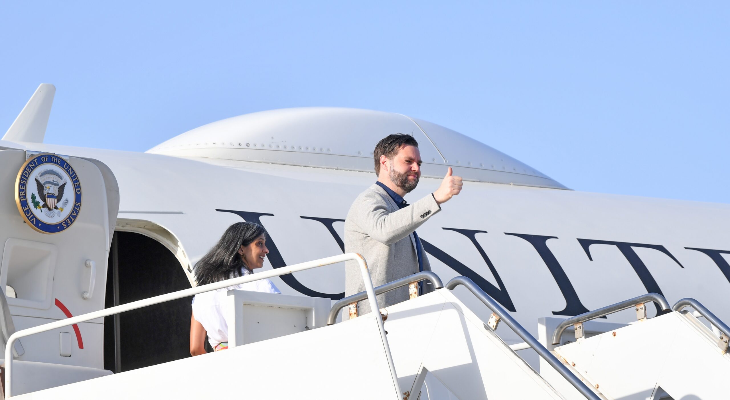 Vance Travels to Pakistan to Lead U.S. Talks Aimed at Extending Iran Ceasefire