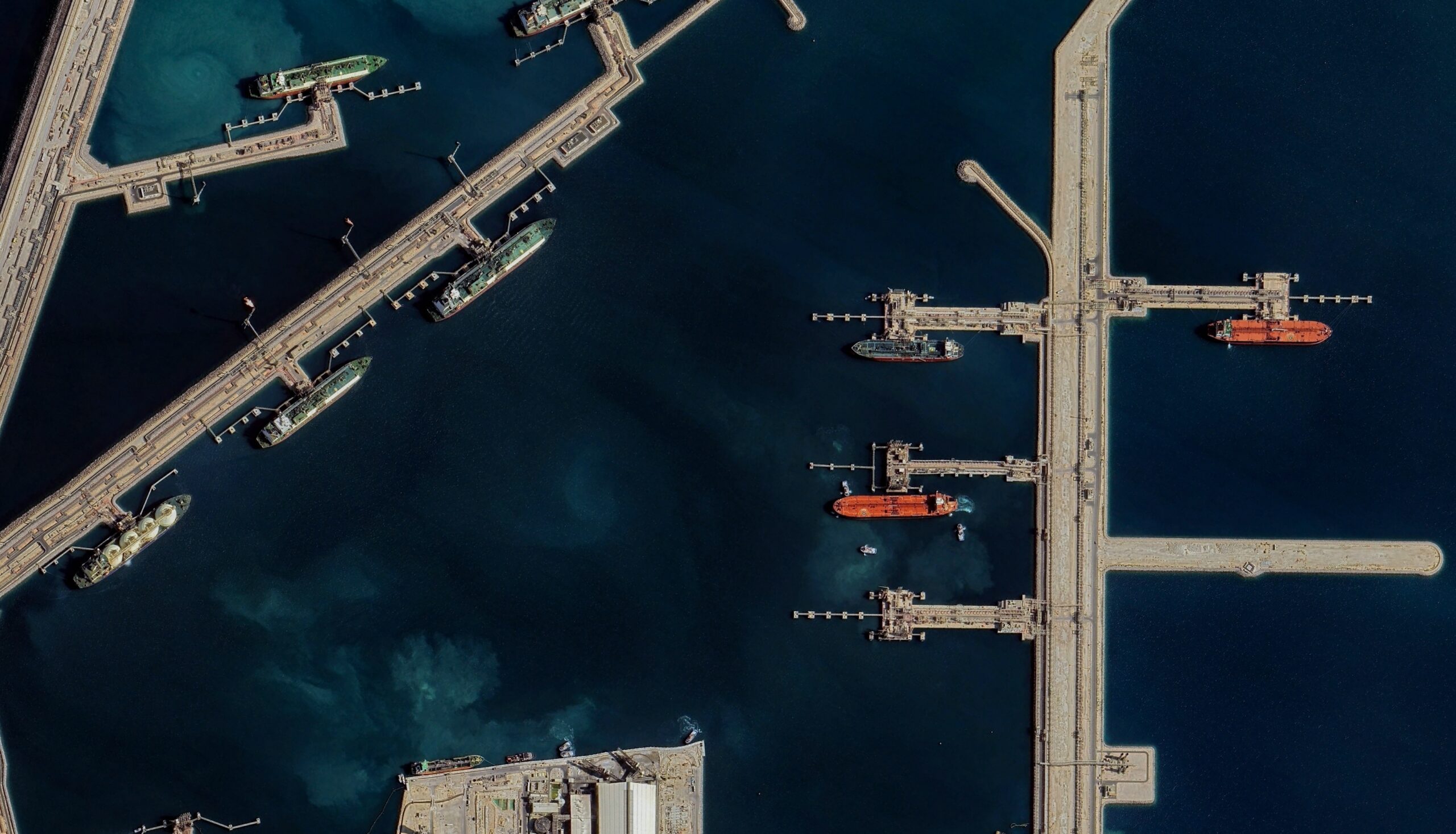 Iran Threatens Prolonged Energy War as U.S. Deadline Looms