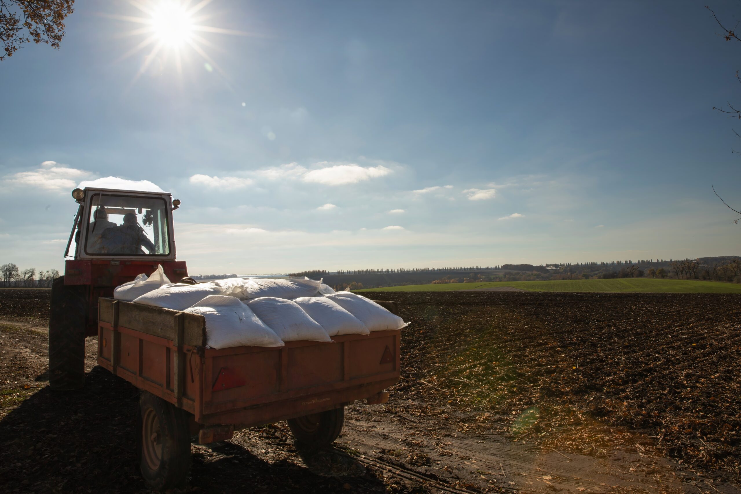 Fertilizer Prices Surge in Peak Planting Season as Strait Disruptions Hit Global Supply Chain