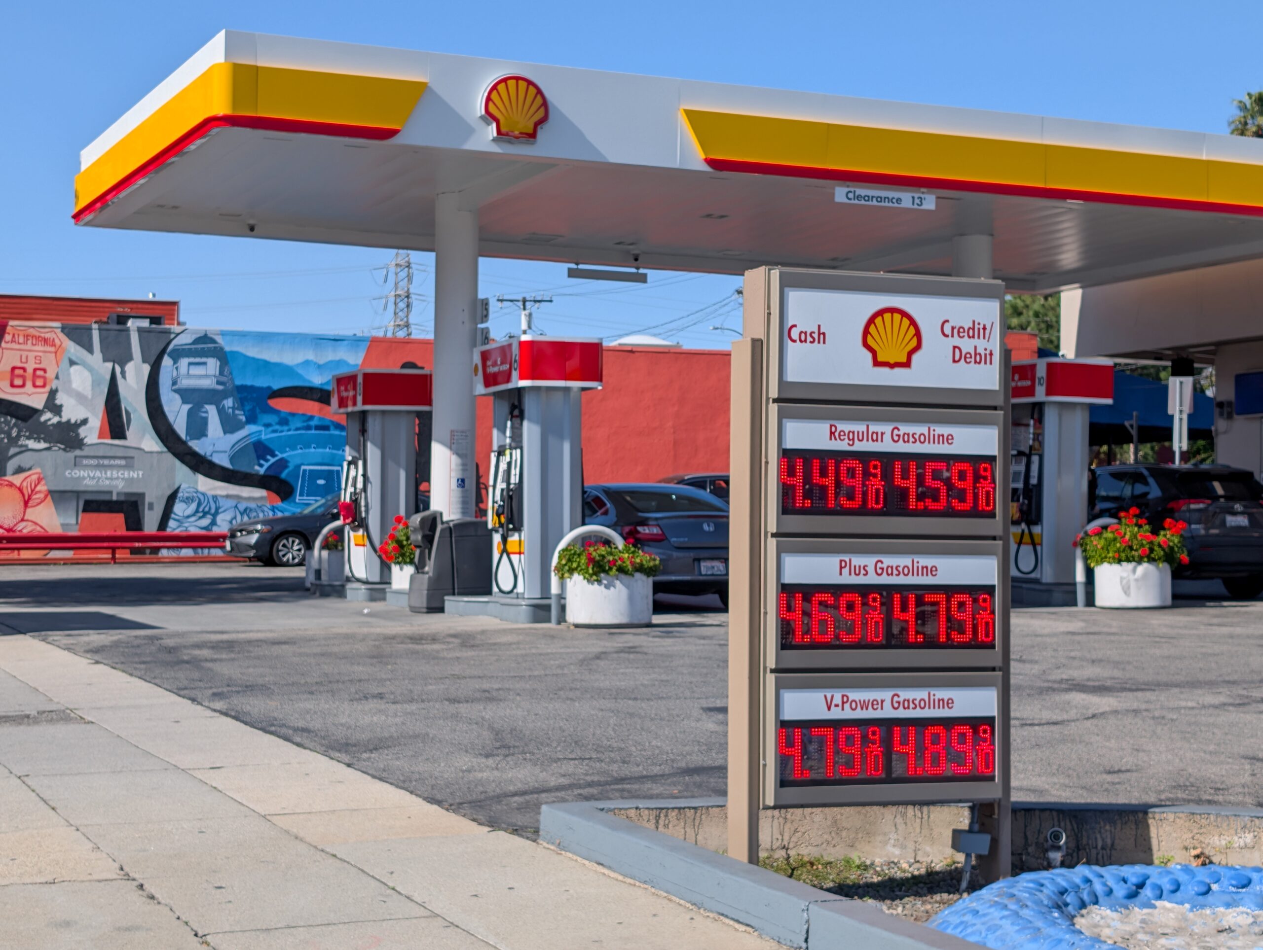 Oil Jumps Over 11% as Iran War Drives Gas Prices Back Above $4 Nationwide