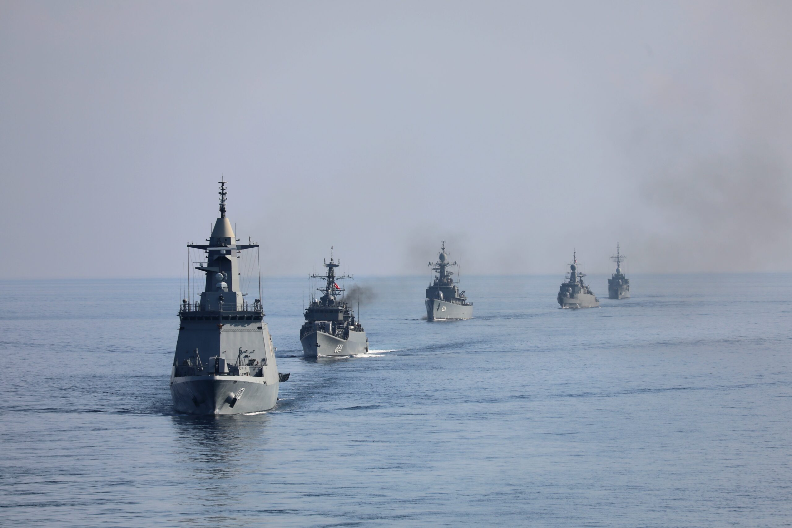 U.S. Signals Military Will Stay Near Iran as Ceasefire Strains and Talks Loom in Pakistan