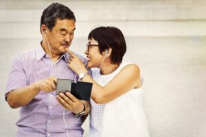 5 Dating Apps Geared For Seniors Over 50 Still Looking For Love
