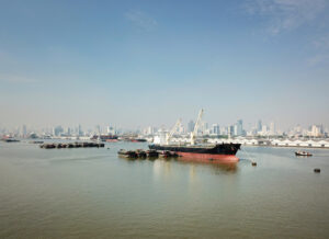 Iran Pushes Hormuz Reopening Plan While Seeking to Delay Nuclear Negotiations