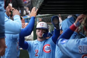 Cubs 2B Nico Hoerner departs vs. D-backs with neck tightness