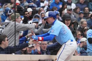Cubs edge D-backs to pull within half-game of first