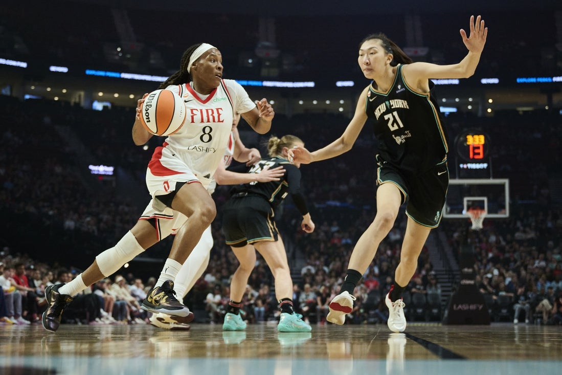Sarah Ashlee Barker’s basket at buzzer gives Fire first WNBA win