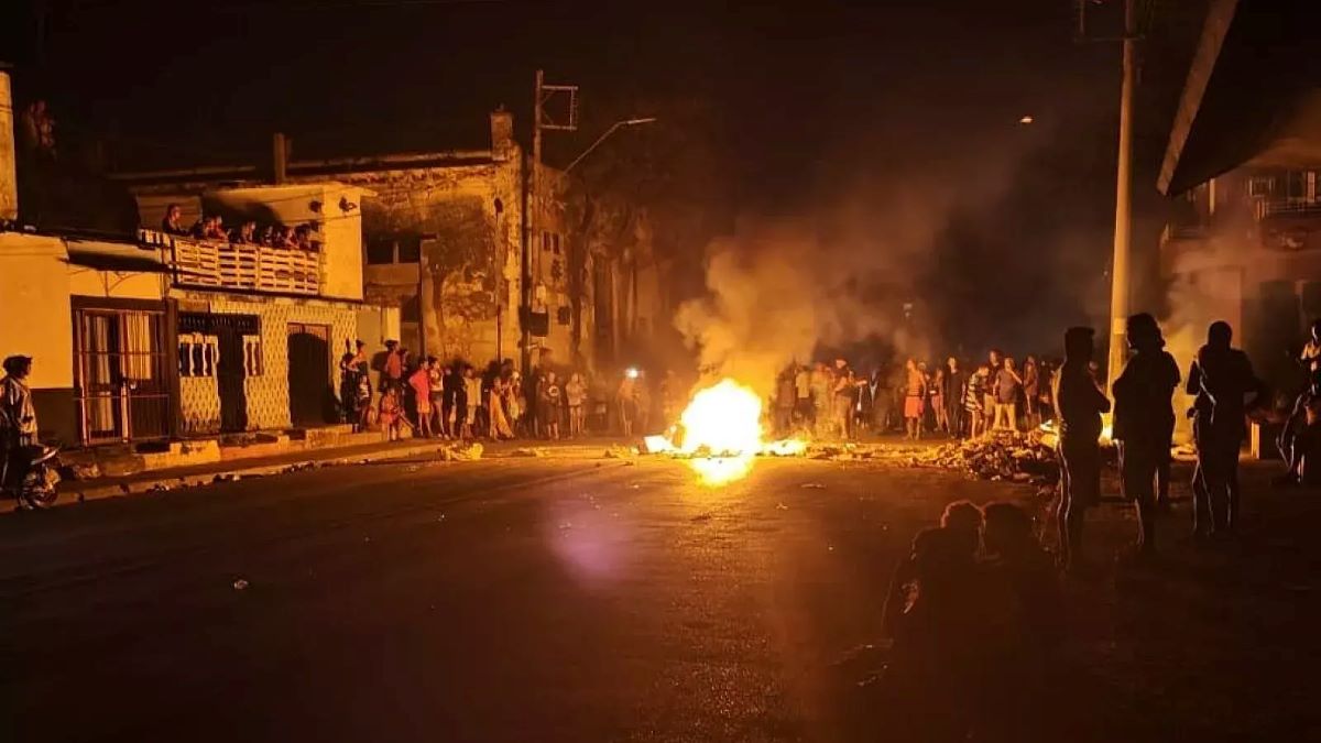 Cubans take to the streets due to prolonged blackouts and the widespread crisis